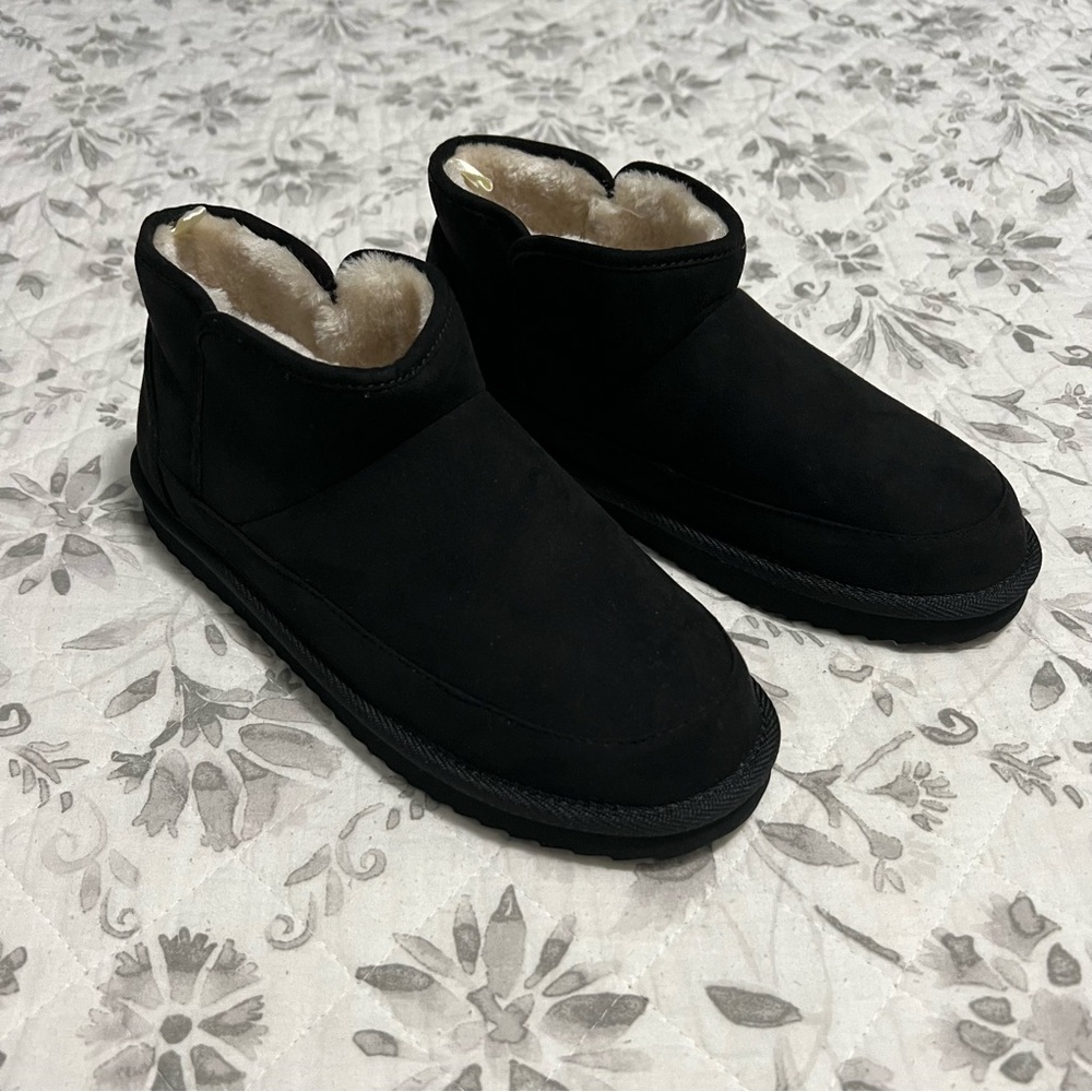 Old Navy Black & Cream Fur Ankle Boots Size 7